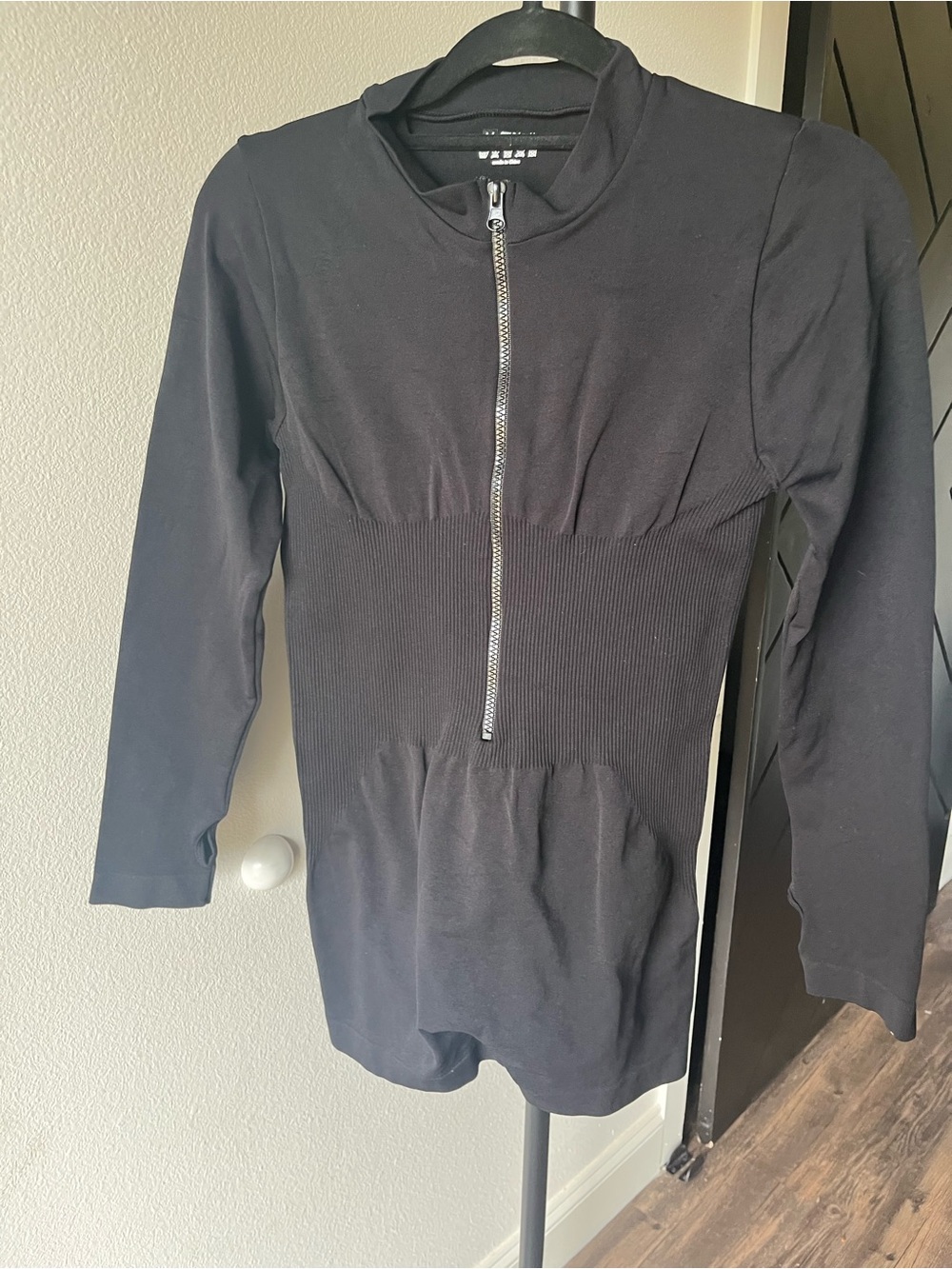 Women Long Sleeve Black Zip-Front Top